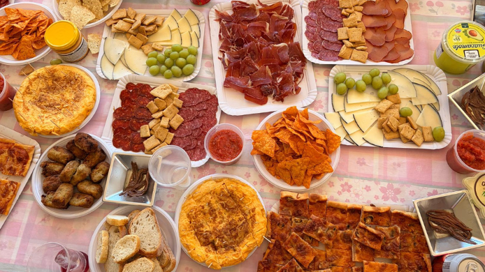 El tapeo un símbolo cultural y gastronómico arraigado a la tradición española