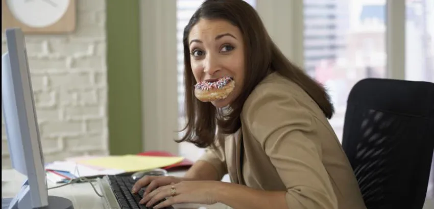 Comer ¿en la oficina? Comer ¿en la oficina?