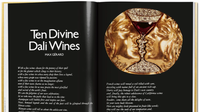 Doble página del libro Los vinos de Gala de Salvador Dalí, con la sección “Ten Divine Dalí Wines” y una composición surrealista dorada alrededor de una copa de vino tinto.