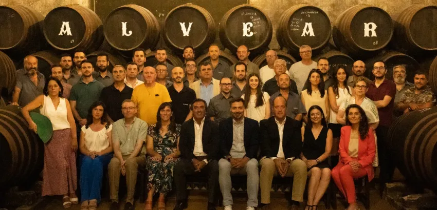 La nueva Junta Directiva de Bodegas Alvear con todo el equipo La nueva Junta Directiva de Bodegas Alvear con todo el equipo