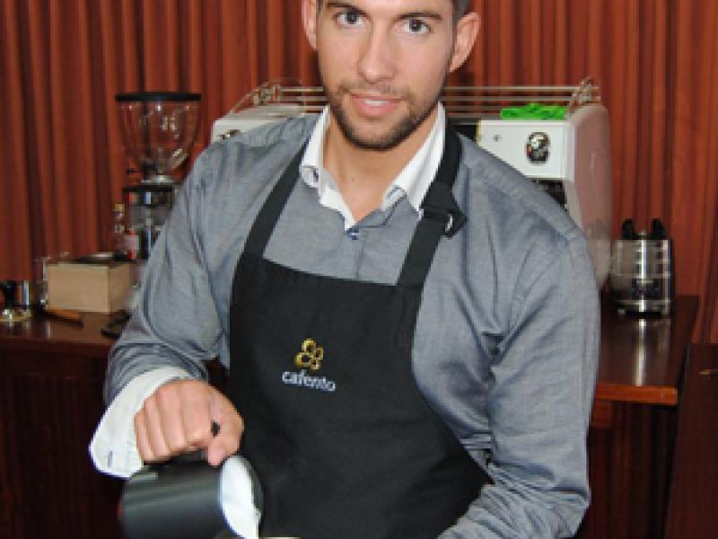 Víctor Couto elegido mejor barista de Galicia en votación popular