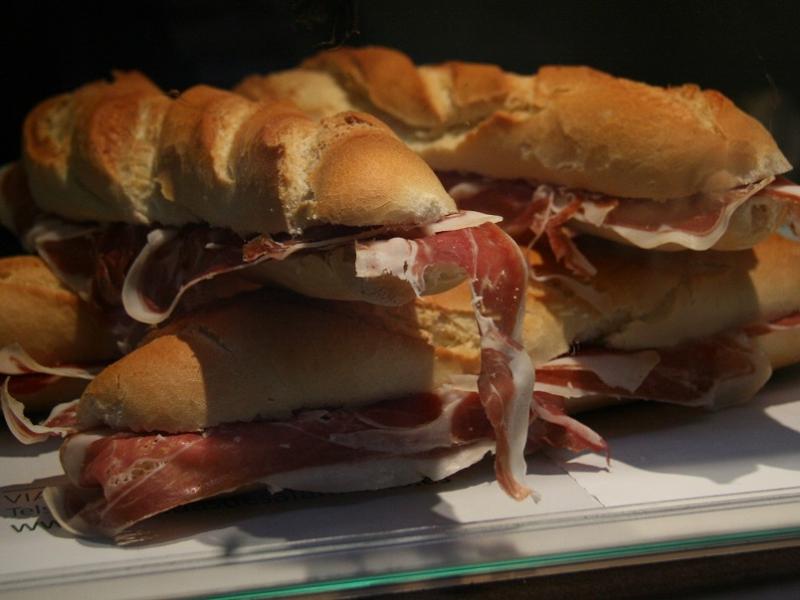 bocadillo jamón joselit