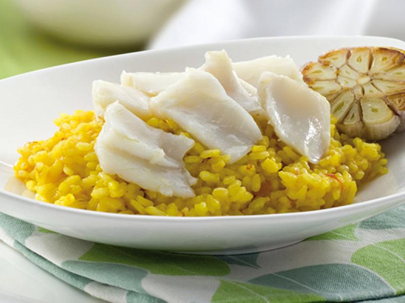 Arroz meloso con Bacalao Noruego tradicional y cebolla