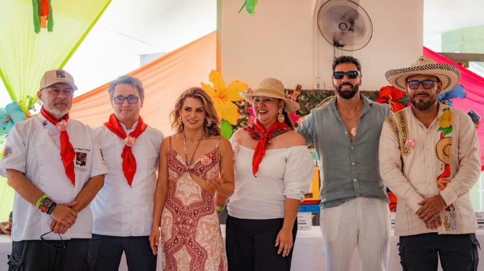 Grupo de participantes y jurado en un evento gastronómico colombiano dedicado a la lechona tolimense y la cocina tradicional.
