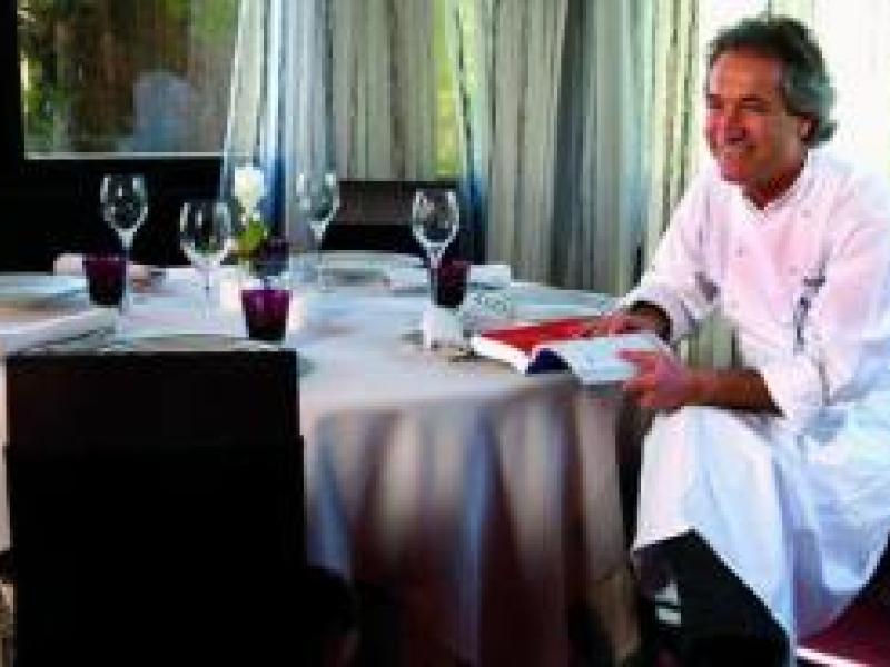 Carlos Oyarbide, jurado en la final de la Xl edición del “Campeonato de Pintxos Amstel Oro”
