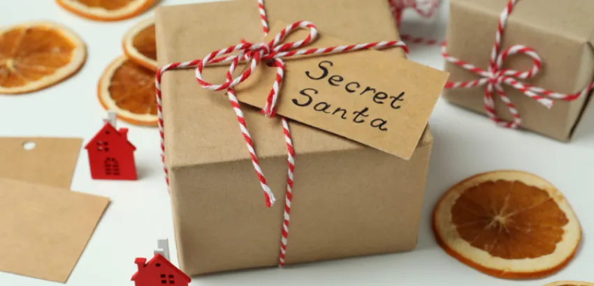 Secret Santa o Amigo Invisible consiste en dar un regalo a un amigo sin saber quién te va a regalar a ti amigo invisible foodie