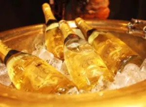  Thepaex Oro,una cava refrescante con partículas de oro, ideal para el verano 