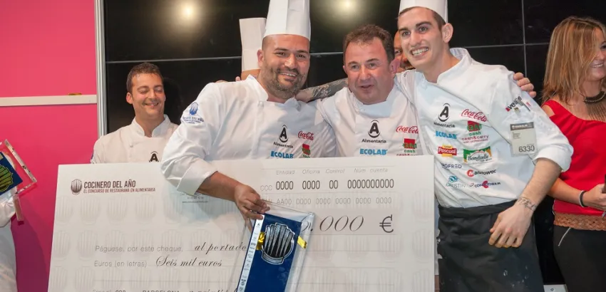 Raúl Resino ganador del VI Concurso Cocinero del Año y Óscar Quintana del II Concurso Camarero del Año Raúl Resino ganador del VI Concurso Cocinero del Año y Óscar Quintana del II Concurso Camarero del Año
