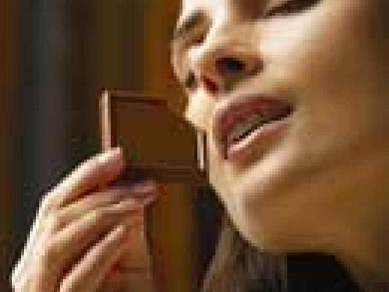 Lanzan chocolate en nombre del amor
