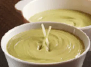 Sopa fría de aguacate