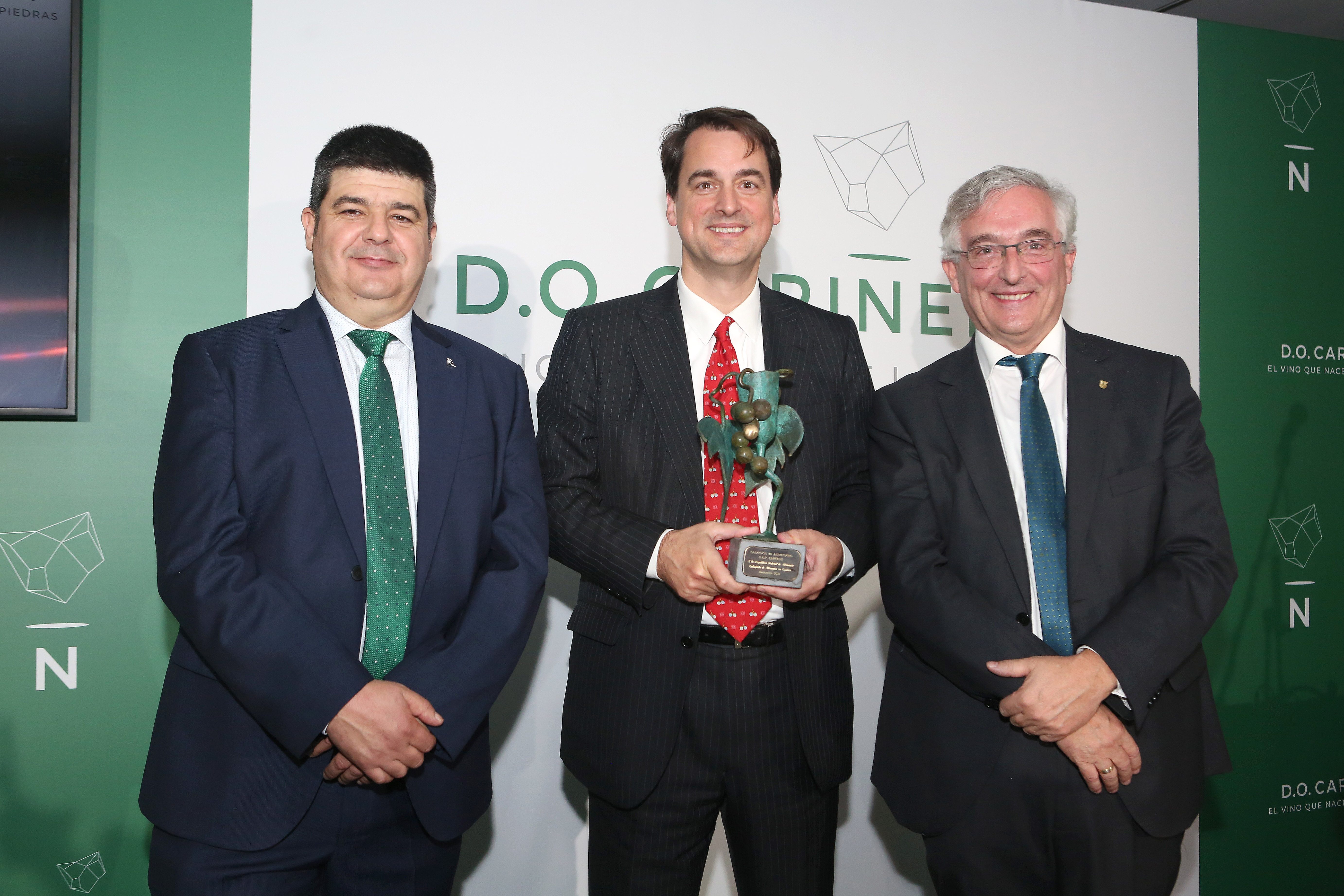 Celebración del 90º aniversario de la DO Cariñena en Madrid. Entrega del premio a la RFA