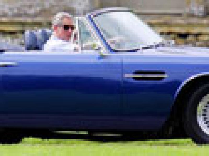 Inglaterra: El Príncipe Charles usa el vino como combustible de su auto favorito