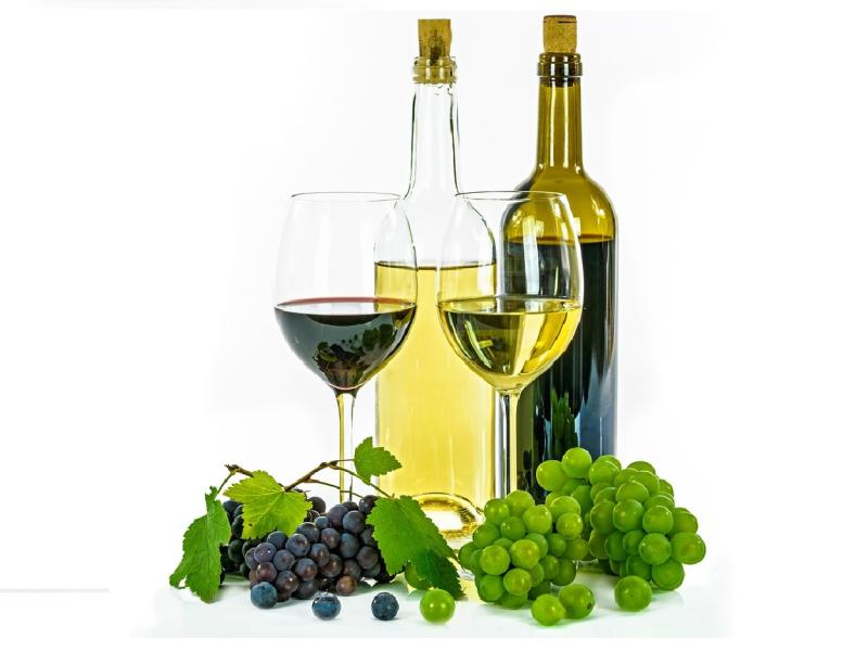 vino tinto y blanco