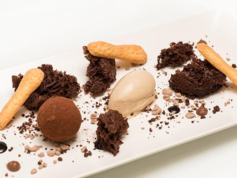 Tiramisú con helado de amaretto