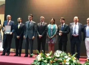 Carlos Moro recibe la medalla de España al Mérito Turístico en Sostenibilidad y Calidad