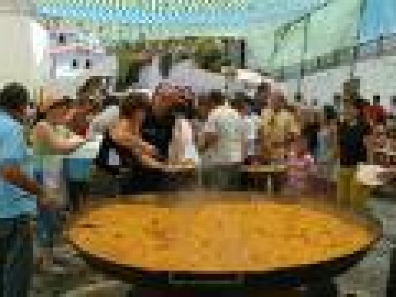 España: Más de 45 000 personas se reunieron en Torremolinos a degustar pescado frito
