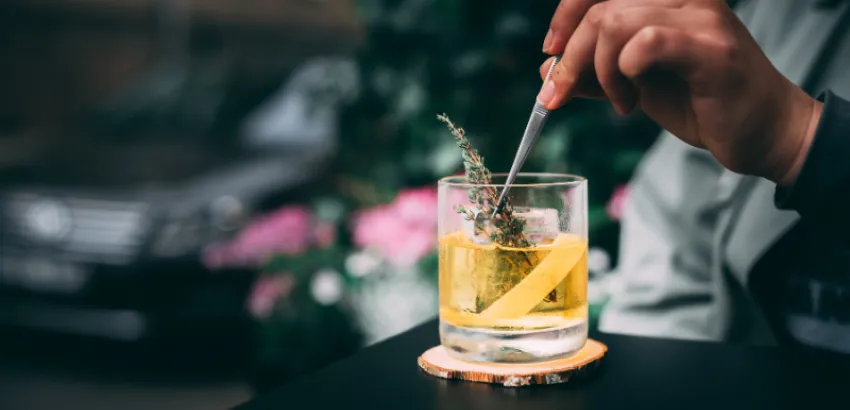 White Negroni: el cóctel que perdió su color White Negroni: el cóctel que perdió su color
