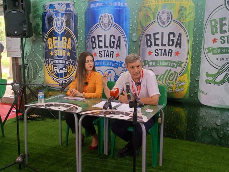 Heydi Hernández, marketing manager, y Fernando Rovira, director general, ambos de la Oficina Comercial de IPSA, durante la presentación ante la prensa en Fihav 2023.