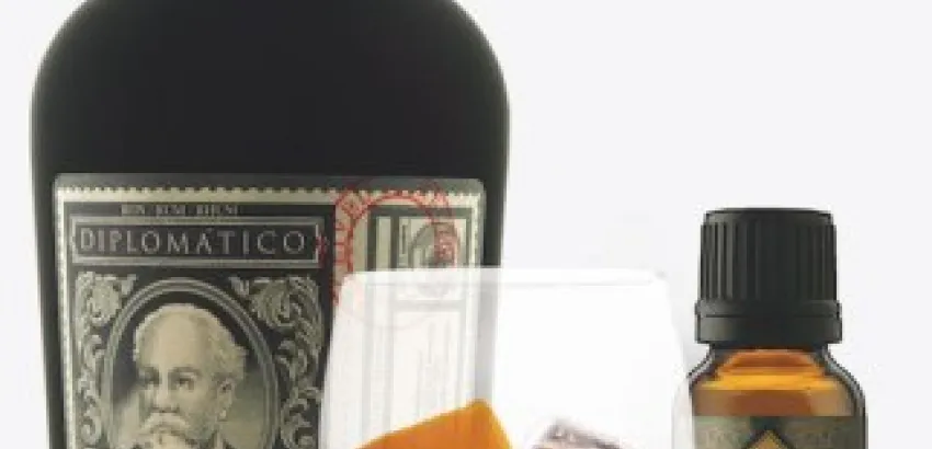 Ron Diplomático lanza un pack por el día del padre con todo lo necesario para elaborar el perfecto cóctel Old Fashioned Ron Diplomático lanza un pack por el día del padre con todo lo necesario para elaborar el perfecto cóctel Old Fashioned