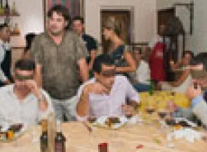 Cuba: Bodegas Torres organiza la primera cena a ciegas en este país