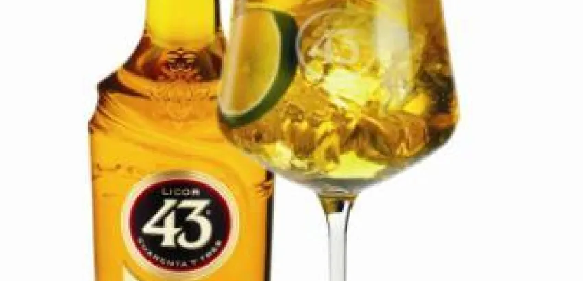Llega la nueva botella de Licor 43, con una imagen renovada y más cosmopolita que nunca Llega la nueva botella de Licor 43, con una imagen renovada y más cosmopolita que nunca