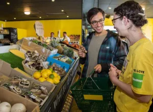 Primer supermercado que comercializa excedentes alimentarios en Australia