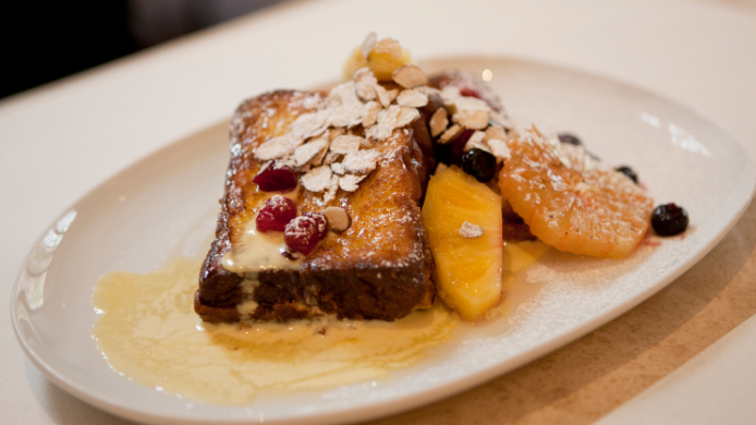 Torrijas con frutas