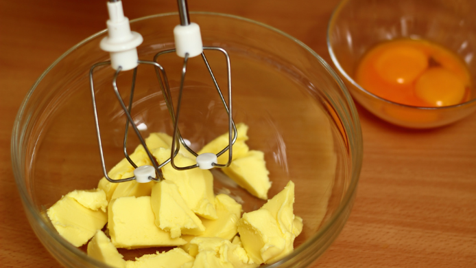 mantequilla en un bol