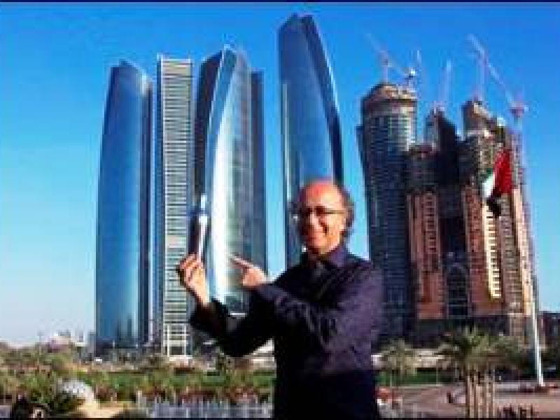 Javier de las Muelas recibe el premio "Gourmet Excellence" en Abu Dhabi