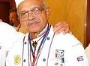 Develan tarja en honor a cocinero cubano catalogado como El Rey de la Langosta