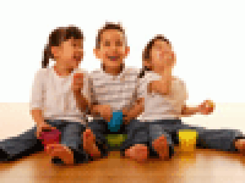Los amigos influyen en los alimentos que consumen sus hijos