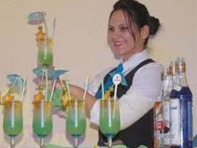 La mujer y el bar en Cuba 
