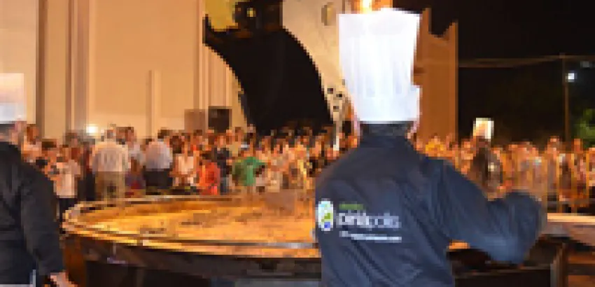 Paella gigante marca principio de la temporada turística en Piriápolis Paella gigante marca principio de la temporada turística en Piriápolis