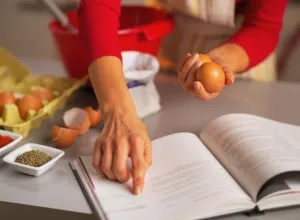 Propósitos de año nuevo en la cocina: 9 técnicas y procesos que te encantará dominar