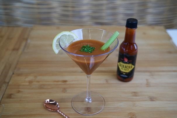 Bloody Mary con base de tomate fusionado con vodka, reinventado con fumet de pescado