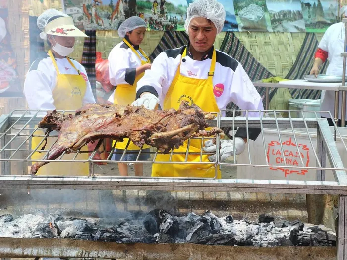 Entre los sabores más destacados se encuentra la parrilla amazónica, cuy al palo de Lamay, cordero a la brasa, entre otros.
