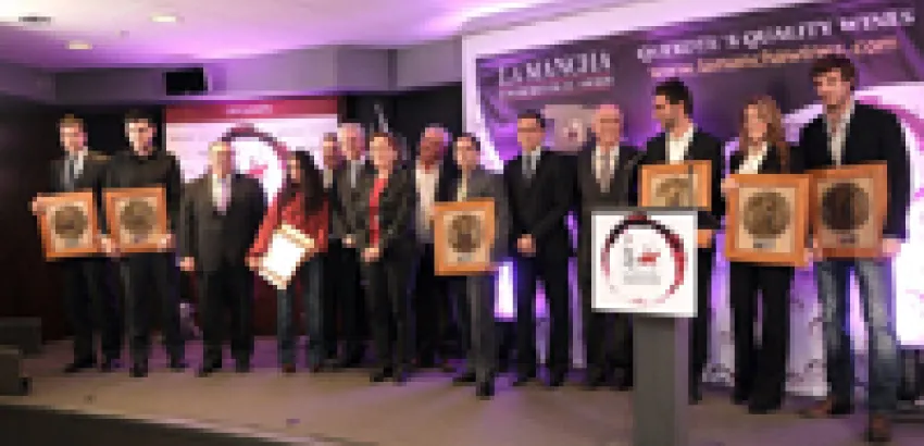 La Denominación de Origen La Mancha otorga los Premios Solidarios ”Jóvenes 2011 D.O. La Mancha” La Denominación de Origen La Mancha otorga los Premios Solidarios ”Jóvenes 2011 D.O. La Mancha”