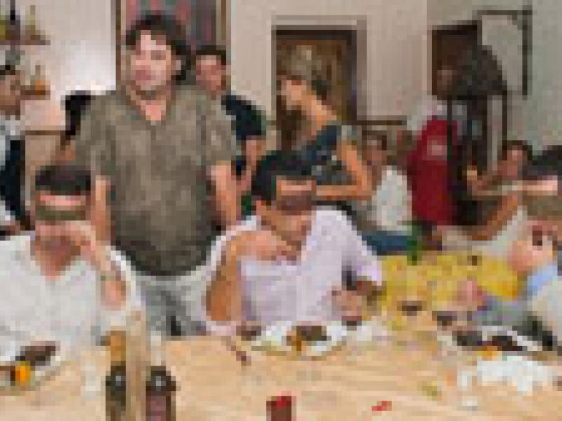 Cuba: Bodegas Torres organiza la primera cena a ciegas en este país