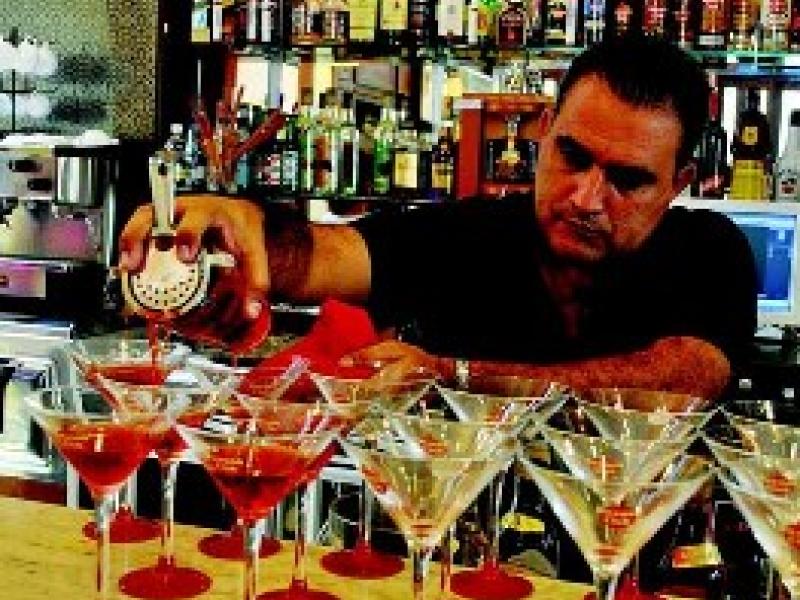 Cócteles Añejados acompañantes de lujo para el Habano