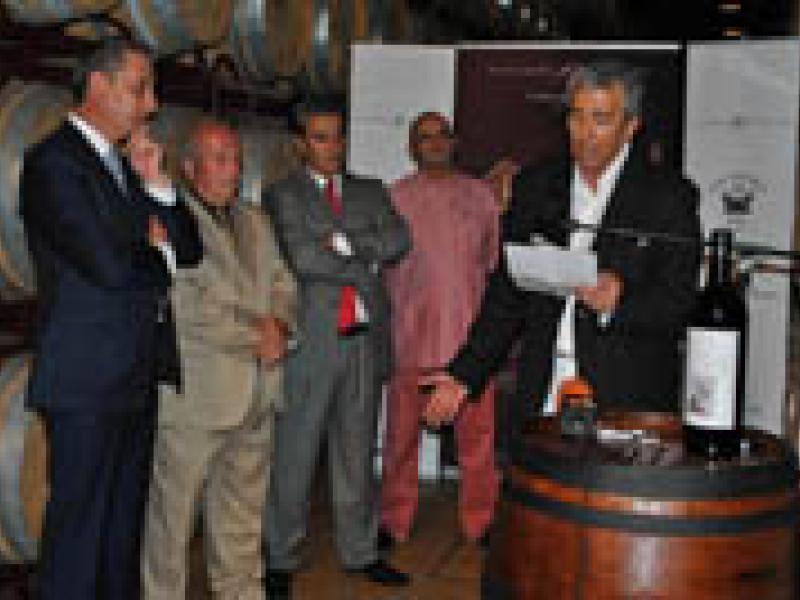 El actor teatral español Francisco Valladares crea una Calle del Arte dentro de una bodega de vinos