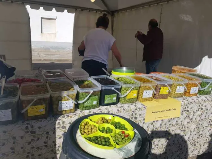Las más diversas aceitunas estuvieron presentes durante la XXXVIII Feria del Pimiento Morrón de Fresno de la Vega 
