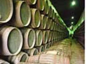El vino español se queda en casa