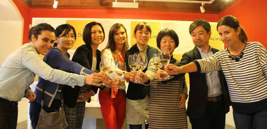 “Los vinos de la Denominación de Origen Rías Baixas son el acompañamiento perfecto para la gastronomía japonesa” “Los vinos de la Denominación de Origen Rías Baixas son el acompañamiento perfecto para la gastronomía japonesa”