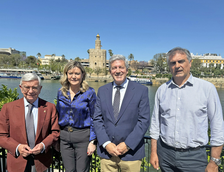 De izda. a dcha.: Rafael Ansón, presidente de la AIBG; Cristina del Toro, directora general de Industria, Innovación y Cadena Agroalimentaria de la Junta de Andalucía; Alfonso Marín, secretario general de la AIBG; y Pedro Cerezuela, subdirector de Industria, Innovación y Cadena Agroalimentaria de la Junta de Andalucía. (Foto: Rafael Ansón) 