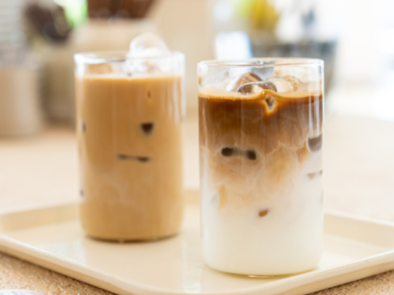 vaso de café con hielo