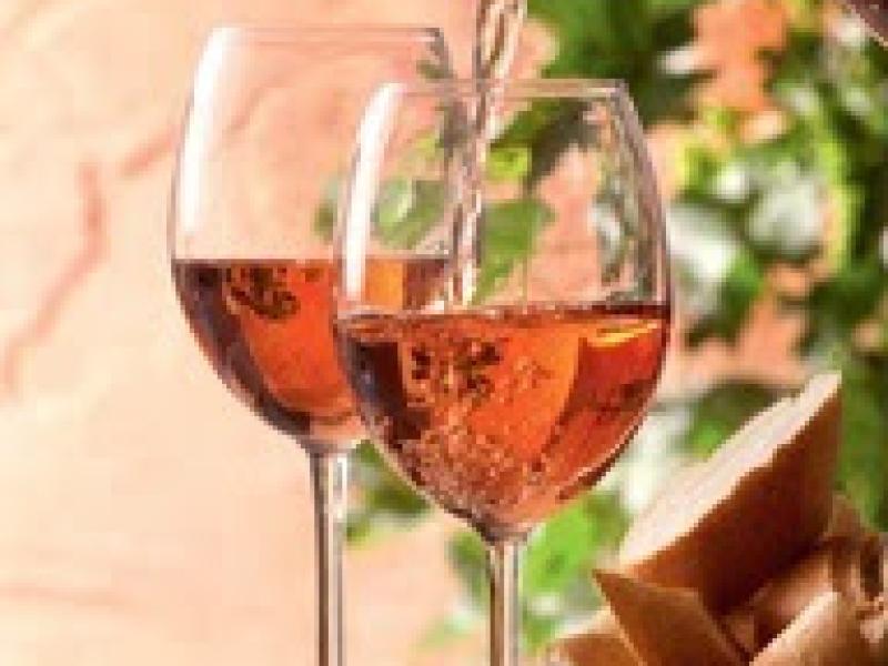 Los vinos blancos y rosados “hacen su agosto” en verano