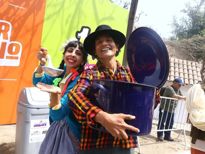 Mistura cuenta con la presencia de 120 participantes, entre los que figuran restaurantes y puestos de comida de todas las regiones, dulces, carretillas, bebidas y bares. 