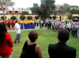 Chefs y estudiantes de cocina de Cuba aprenden sobre gastronomía peruana