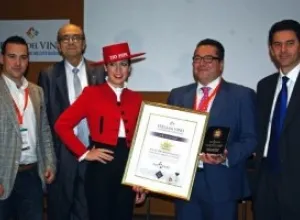 Entregan Premio Sol de Oro en Feria del Vino