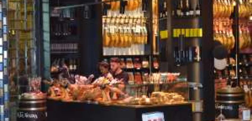 Enrique Tomás inaugura su tercera tienda en Londres Enrique Tomás inaugura su tercera tienda en Londres